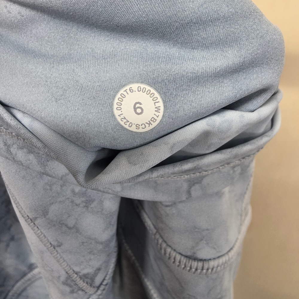Lululemon Fast and Free High Rise Short 8 Ice Cave Blue Crinkle Nulux Size 6 - Picture 4 of 13
